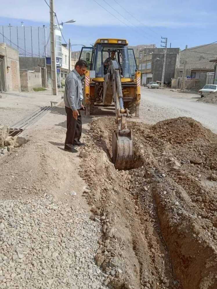 حفاری جهت لوله گذاری آب شرب شهر کرسف