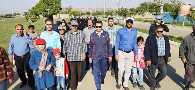 پیاده روی خانوادگی