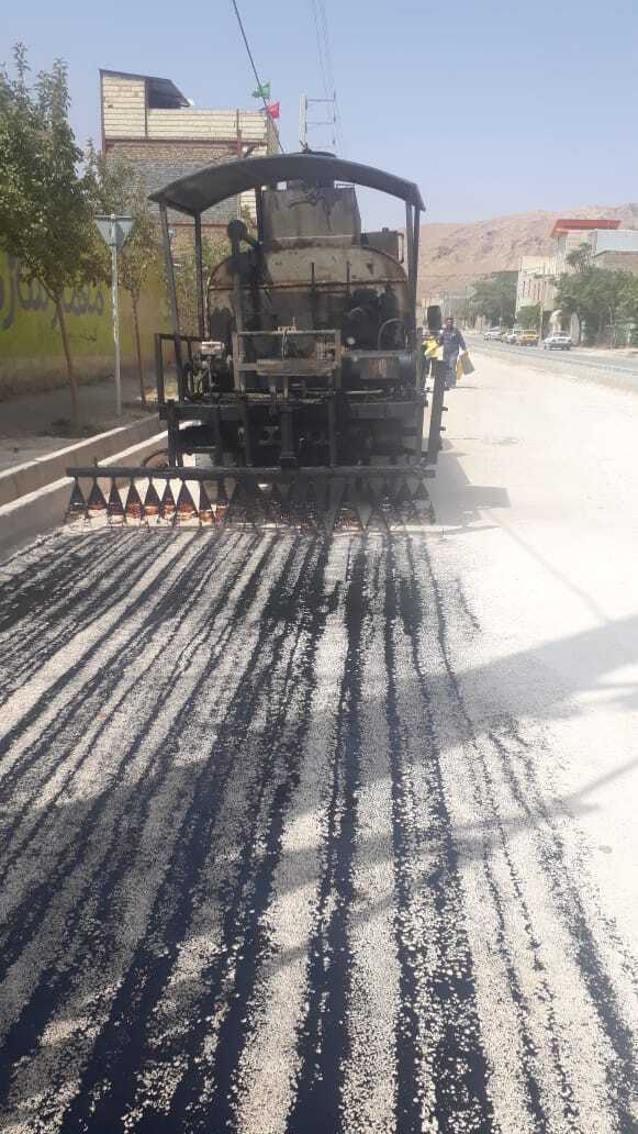 آغاز عملیات قیرپاشی خیابان سهروردی شهر کرسف